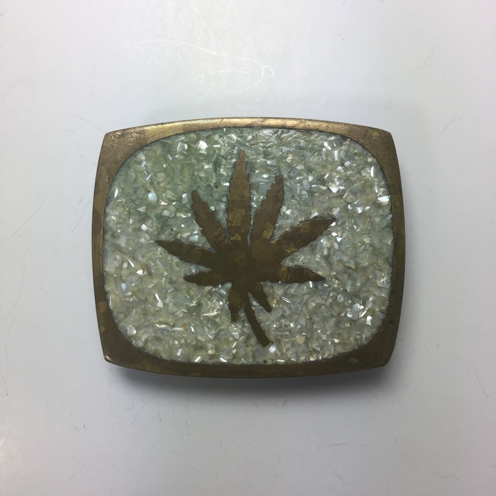 Make offer!! Vintage hemp leaf belt buckle